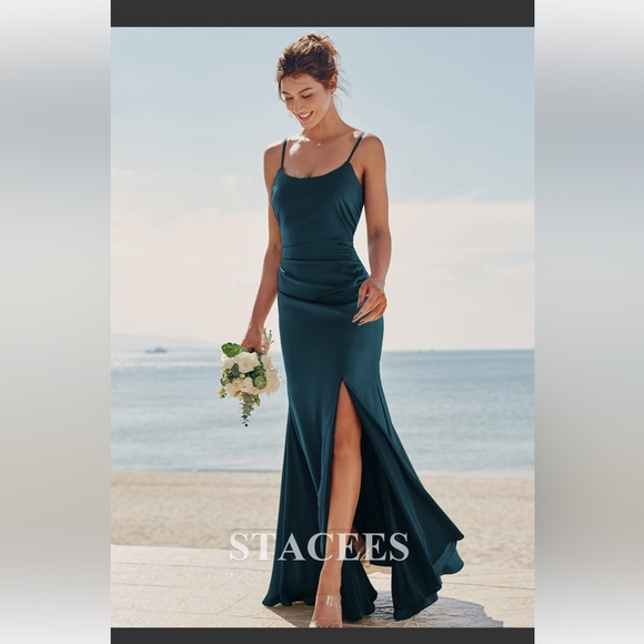 Dresses & Skirts - Beautiful peacock dress with a slit